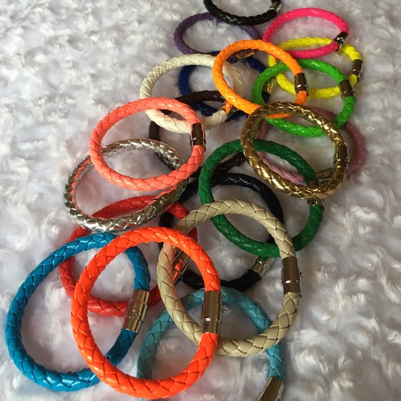 CAROL TIFFANY BLUE MAGNETIC WOVEN CLASP BRACELET - Picture 4 of 6